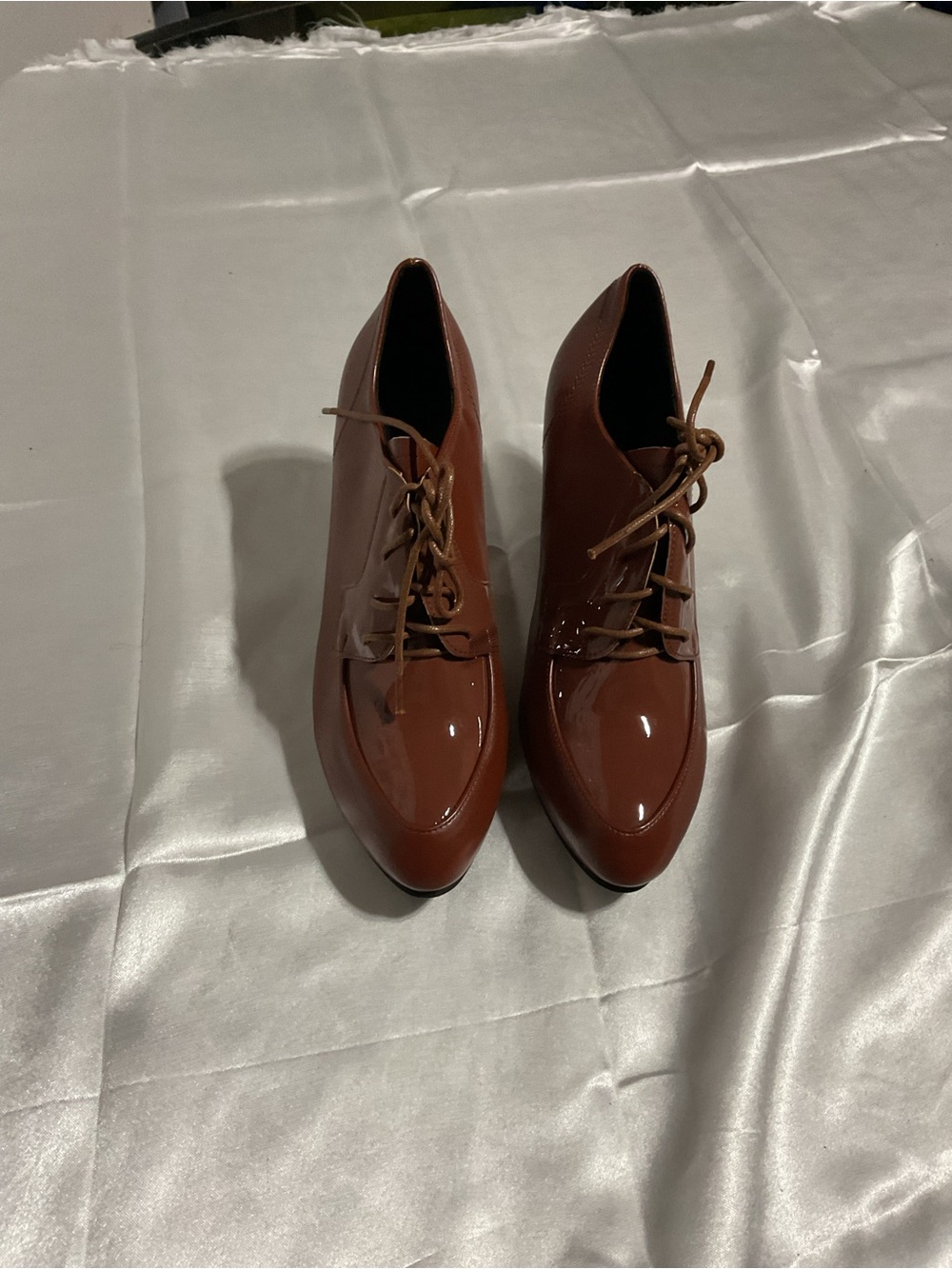 Women’s Lace-Up Pointed Toe Oxfords in Brown